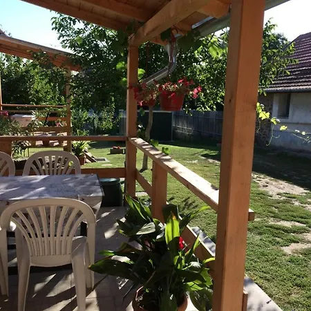 Teraszos Haz Apartment